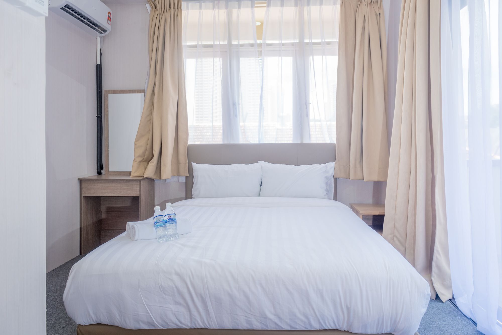Hotel Spot On 89645 Ong'S Court à George Town Extérieur photo