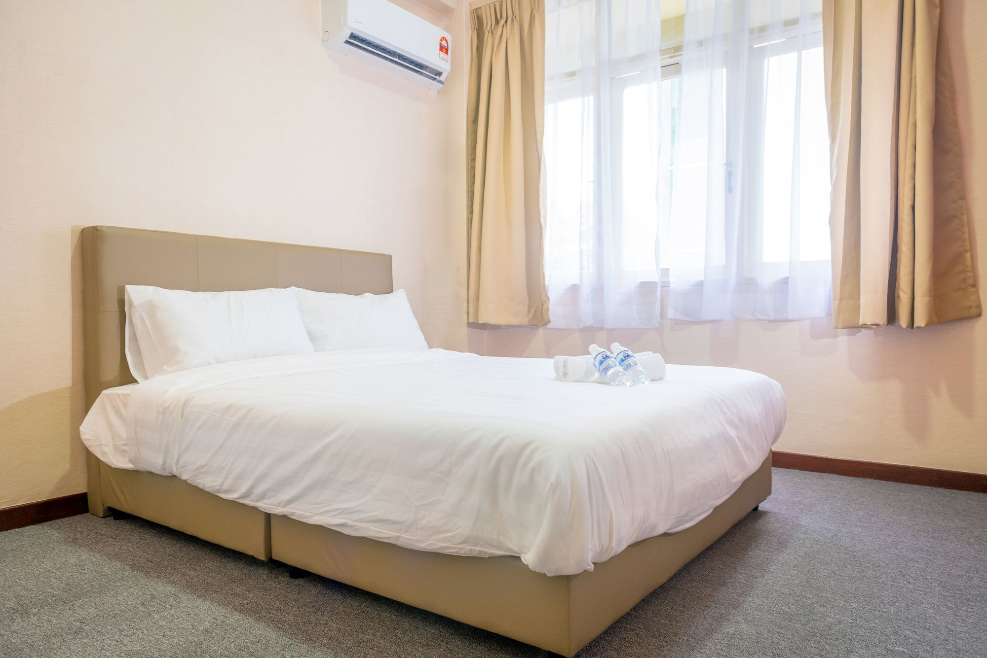 Hotel Spot On 89645 Ong'S Court à George Town Extérieur photo