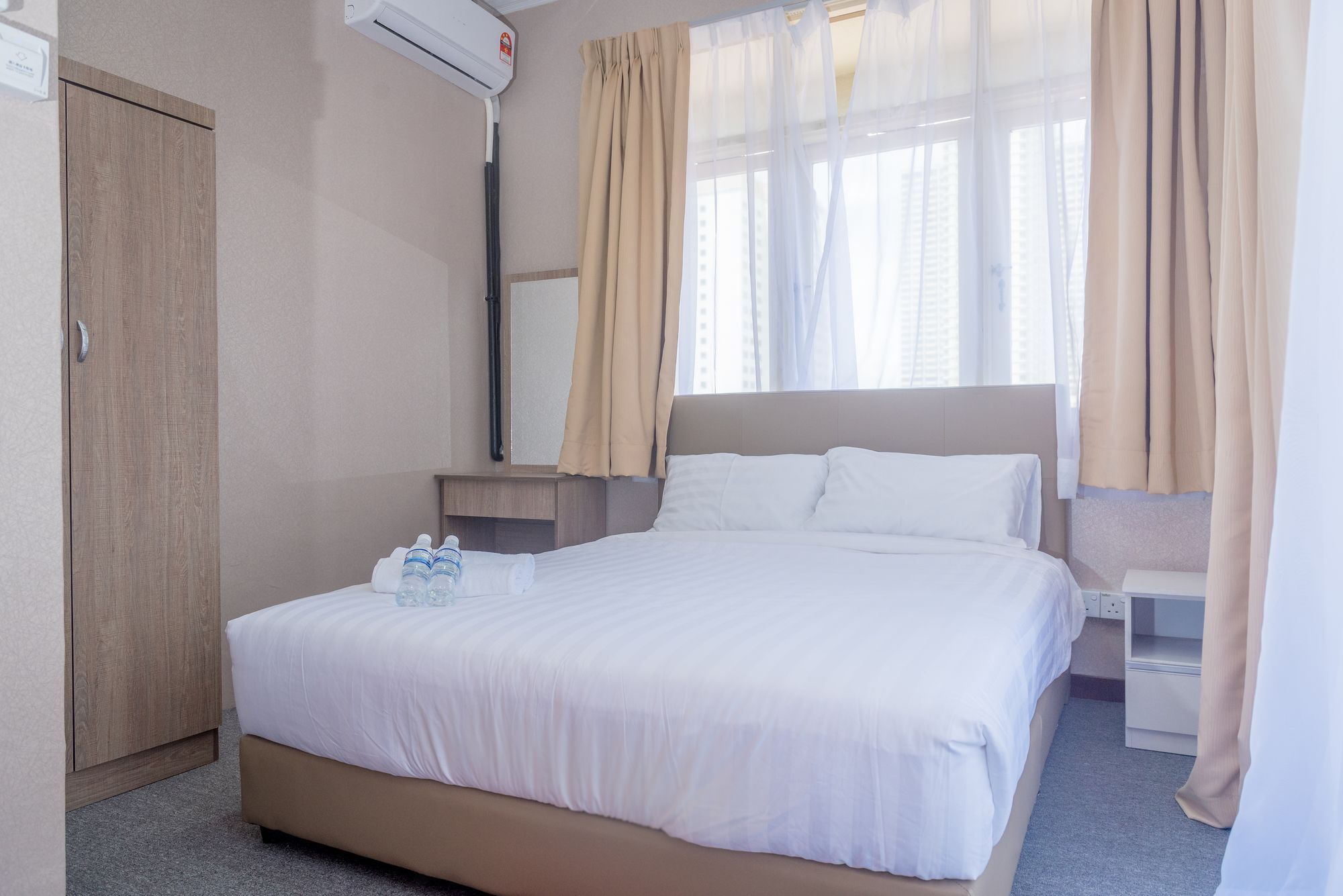 Hotel Spot On 89645 Ong'S Court à George Town Extérieur photo