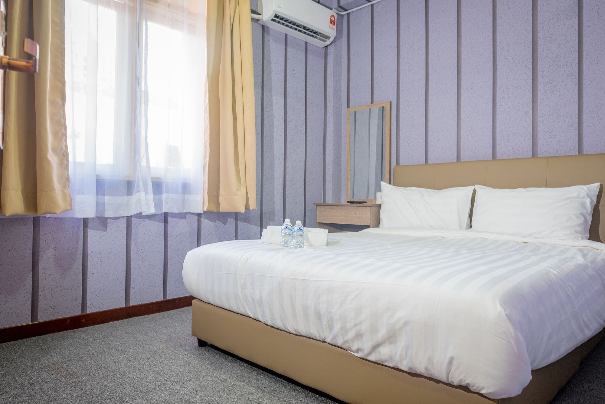 Hotel Spot On 89645 Ong'S Court à George Town Extérieur photo