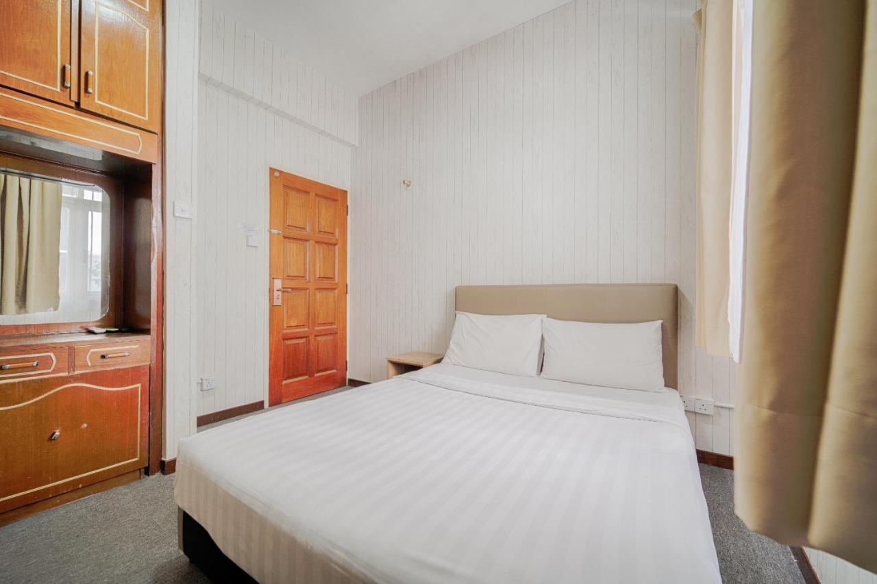 Hotel Spot On 89645 Ong'S Court à George Town Extérieur photo