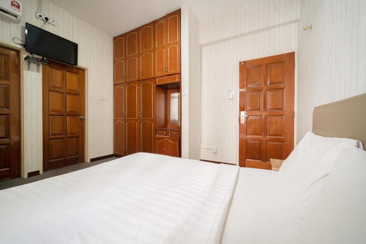 Hotel Spot On 89645 Ong'S Court à George Town Extérieur photo