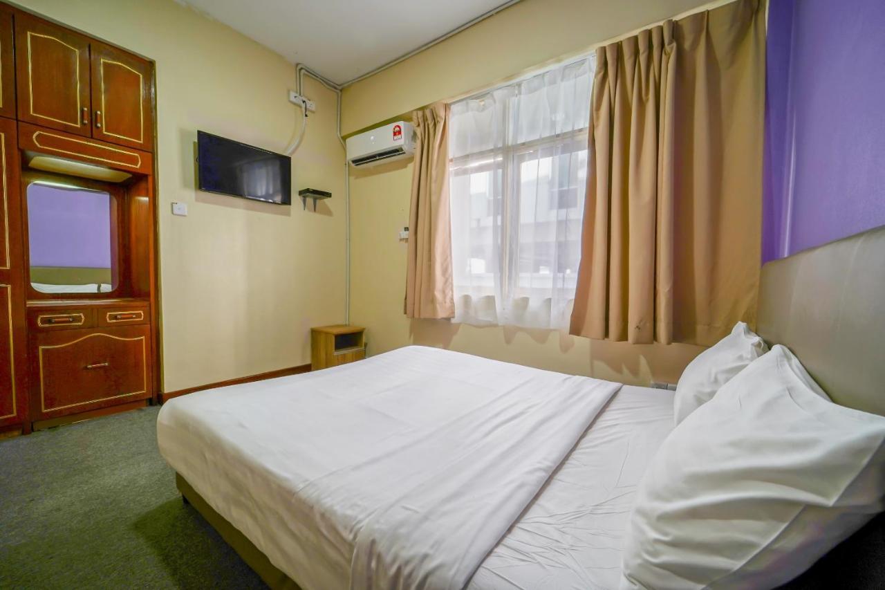 Hotel Spot On 89645 Ong'S Court à George Town Extérieur photo